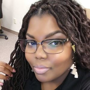 Meet your Posher, Alicia